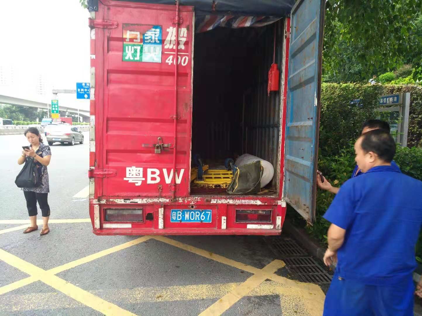 深圳搬家公司电话，亚星娱乐搬家欢迎你！